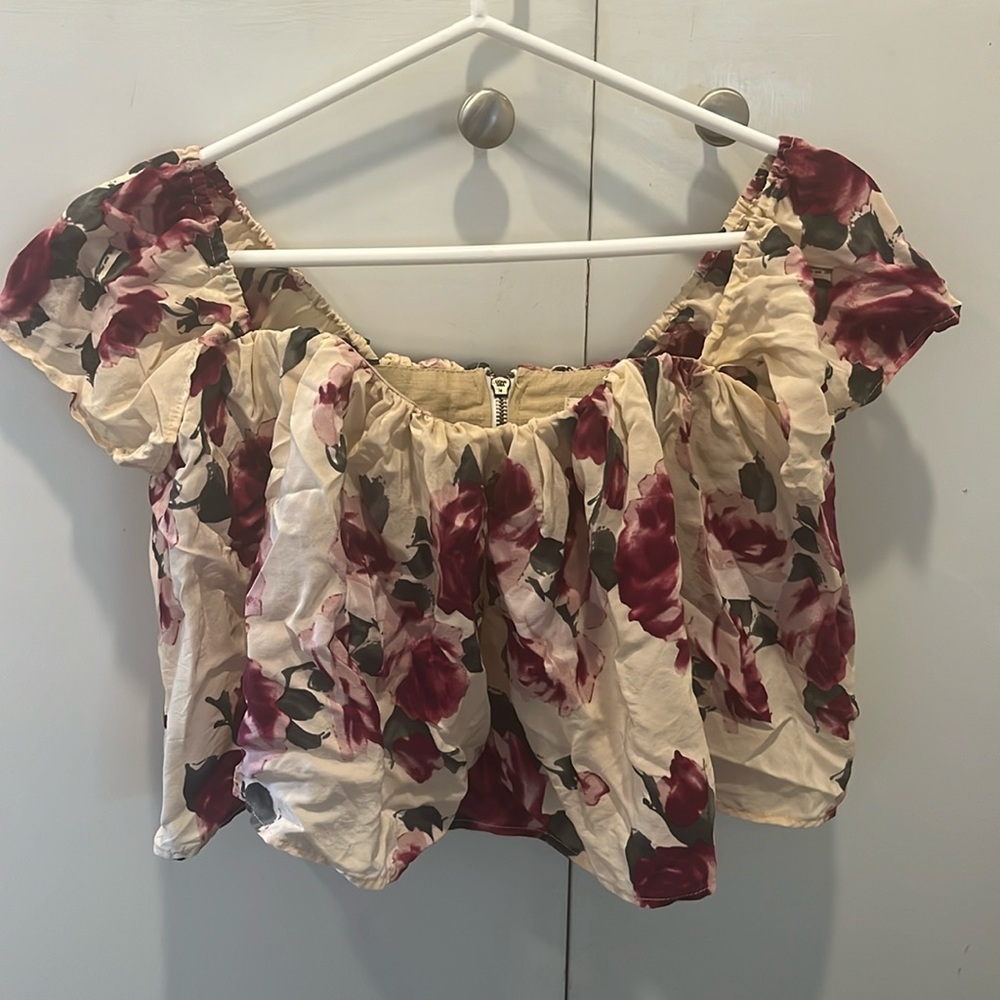 Stone Cold Fox Crop Top - Picture 2 of 3